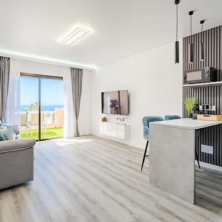 Luxury In Paradise Cort Апартаменты Адехе